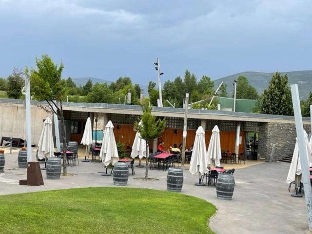 Chalet Adosado Entero, Bbq Y Piscina Comunitaria Sabiñánigo エクステリア 写真