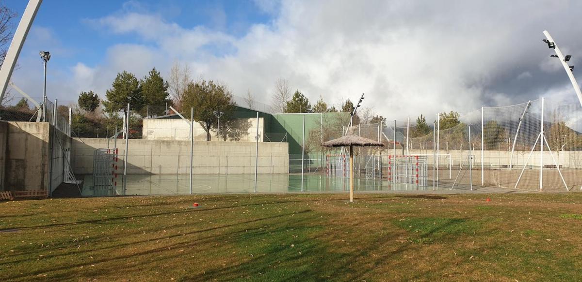 Chalet Adosado Entero, Bbq Y Piscina Comunitaria Sabiñánigo エクステリア 写真