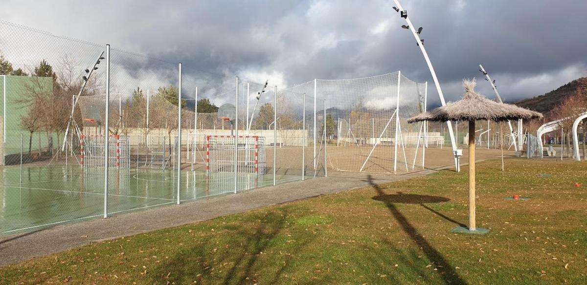 Chalet Adosado Entero, Bbq Y Piscina Comunitaria Sabiñánigo エクステリア 写真