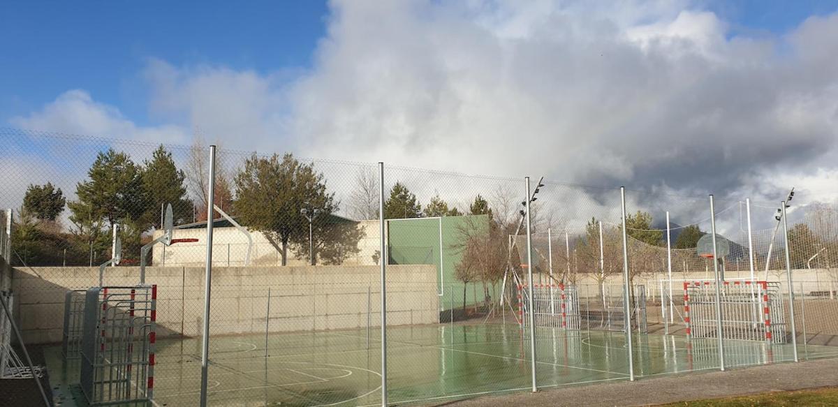 Chalet Adosado Entero, Bbq Y Piscina Comunitaria Sabiñánigo エクステリア 写真