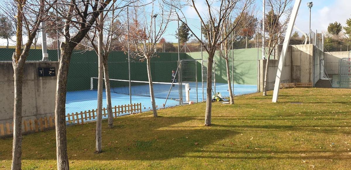 Chalet Adosado Entero, Bbq Y Piscina Comunitaria Sabiñánigo エクステリア 写真