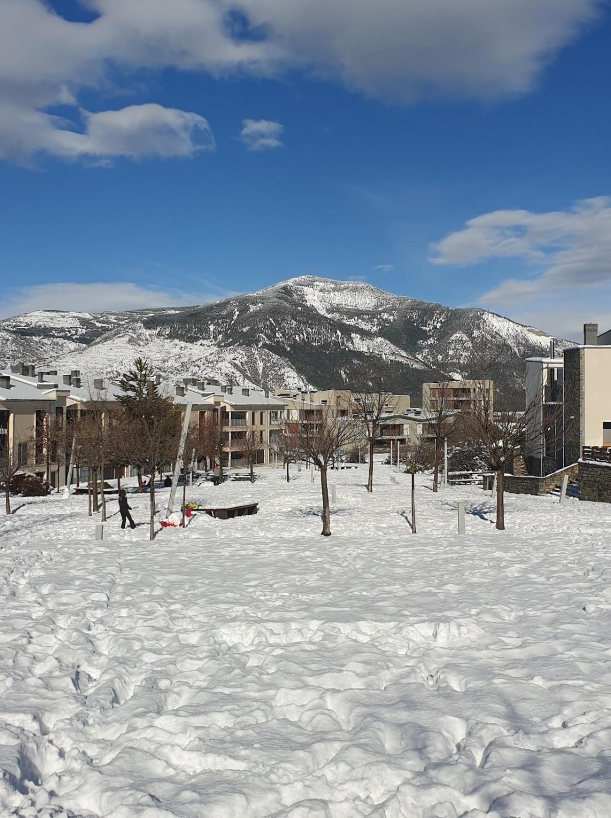 Chalet Adosado Entero, Bbq Y Piscina Comunitaria Sabiñánigo エクステリア 写真