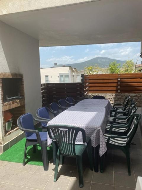 Chalet Adosado Entero, Bbq Y Piscina Comunitaria Sabiñánigo エクステリア 写真